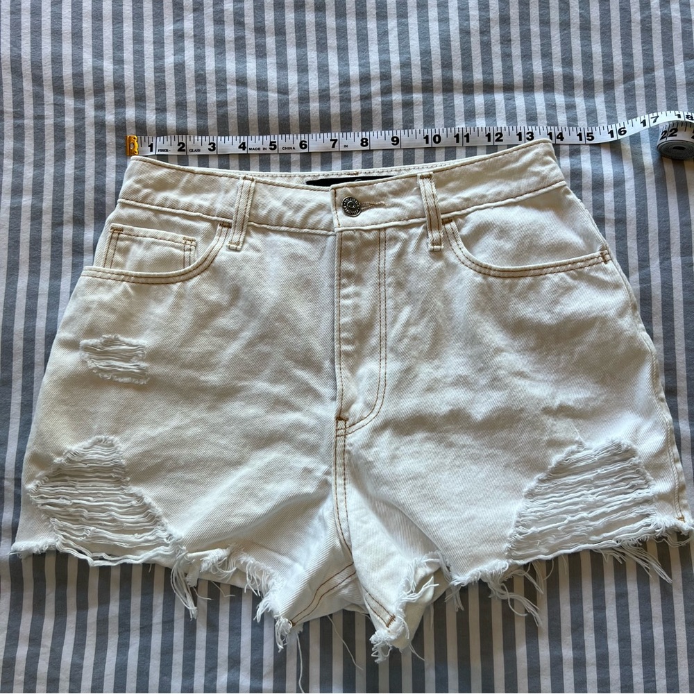 NWOT Hollister 5/W27 White Ultra High Rise Vintage Mom Shorts
